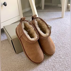 UGGs size 7 NWT